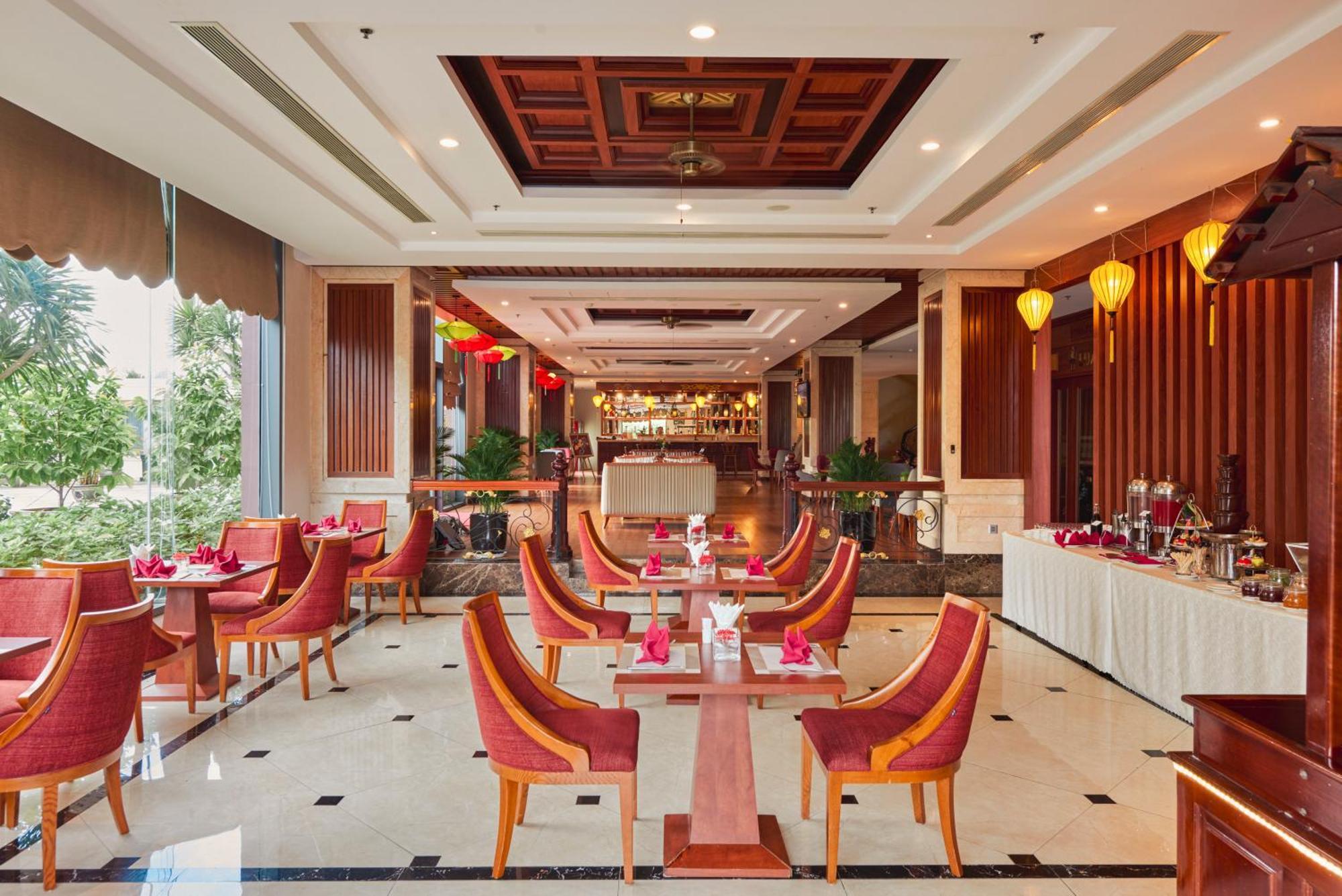Dlg Hotel Danang Exteriér fotografie The restaurant at the hotel